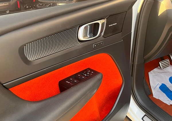 Volvo XC 40 cena 110000 przebieg: 116930, rok produkcji 2019 z Koło małe 154